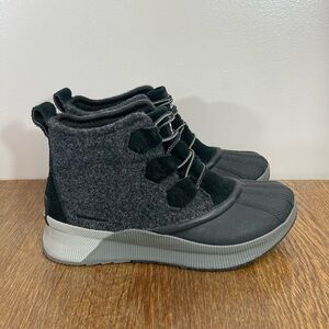 Sorel Out n About Classic WP Duck Boot Women’s Size 8.5 Black/Sea Salt